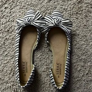 Serra Navy and White Stripped Flats